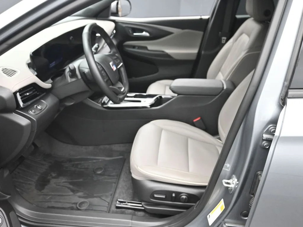 Used 2025 Gray Buick Avenir image 20