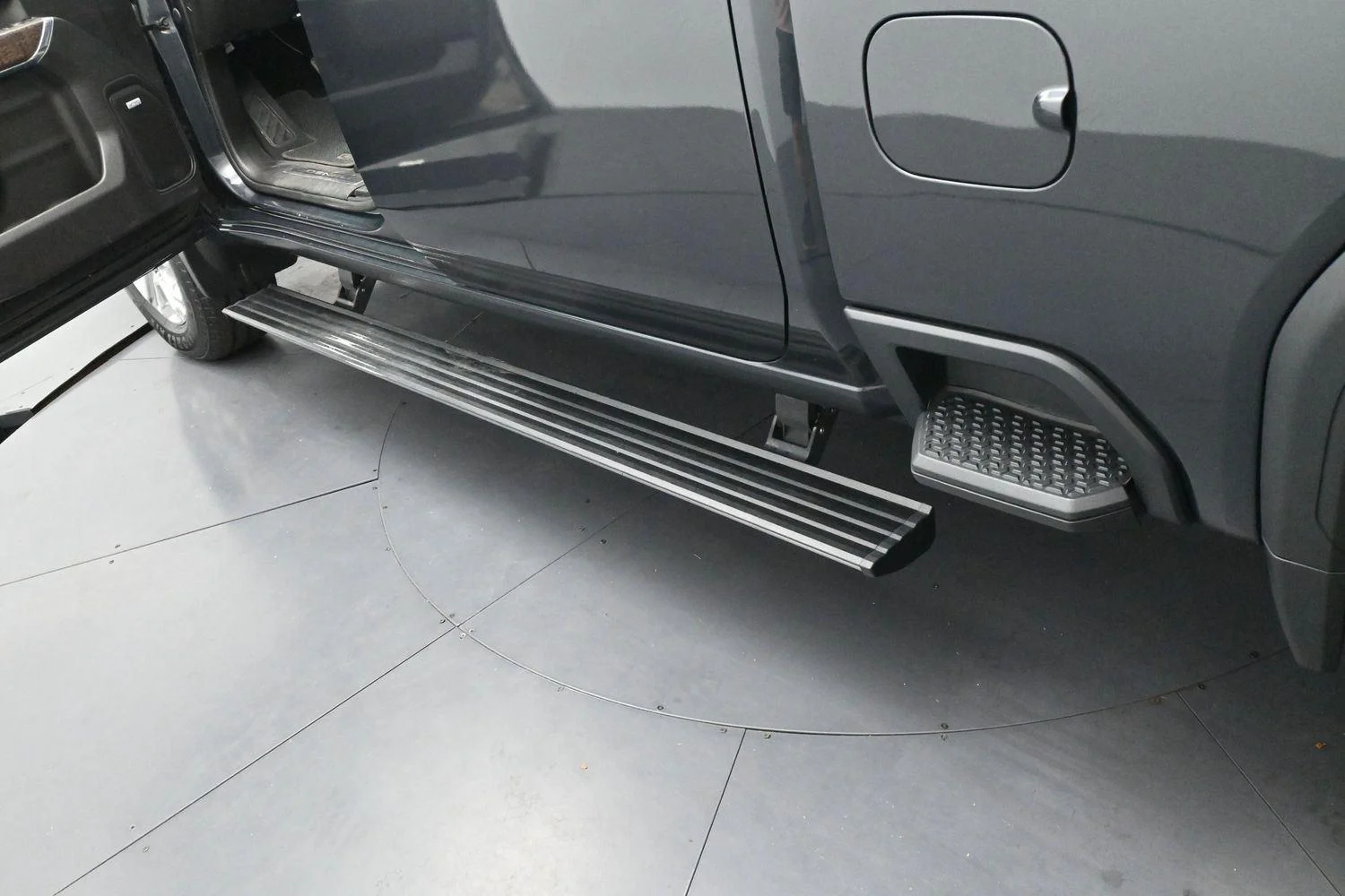 Used 2022 Hunter Metallic GMC Denali image 10