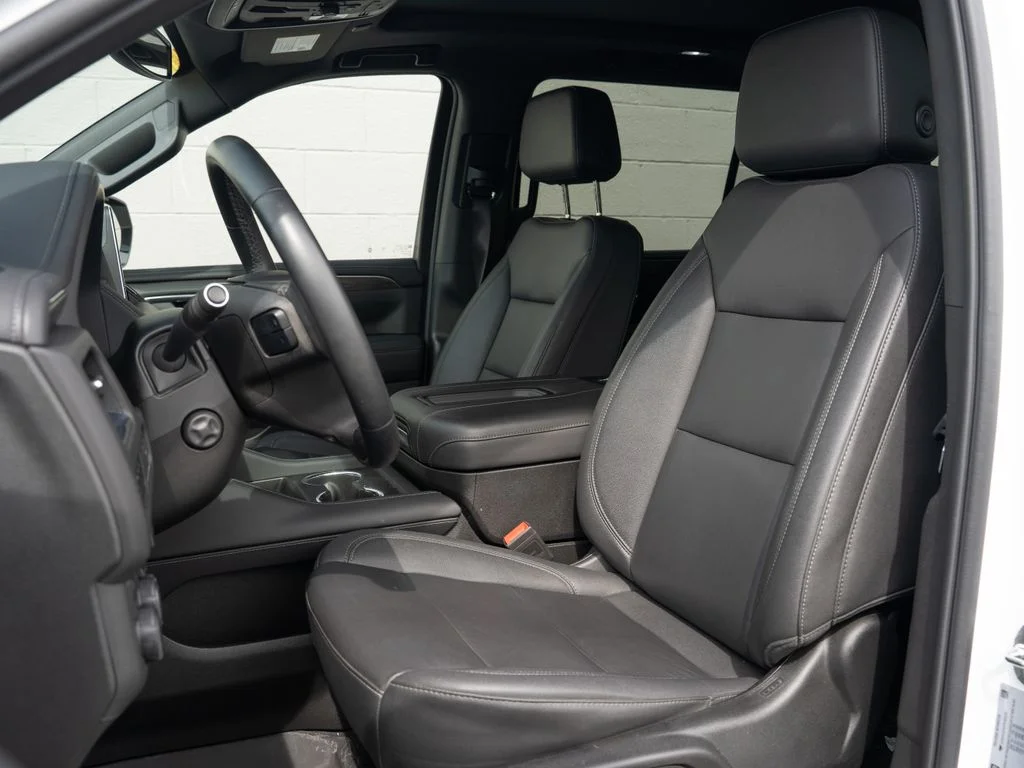 Used 2023 White Chevrolet Z71 image 5