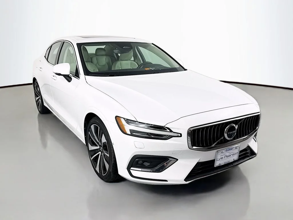 Used 2023 Crystal White Volvo Ultimate image 7