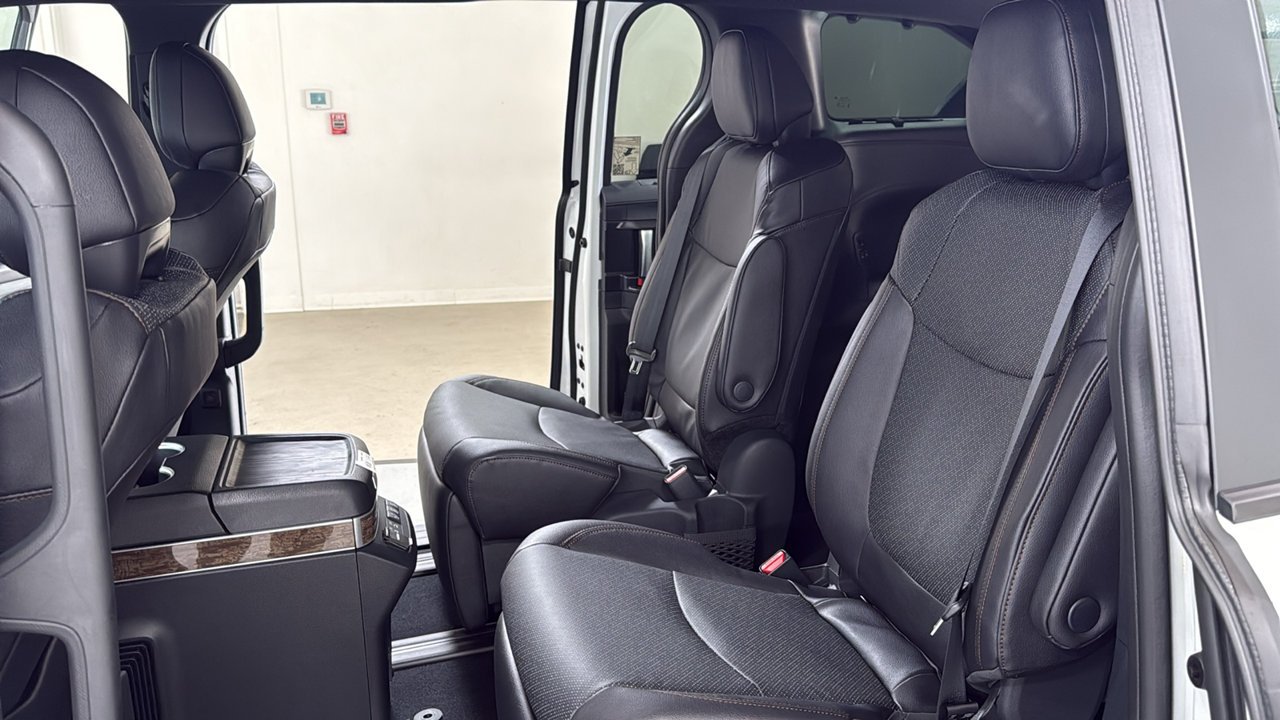 New 2026 Wind Chill Pearl <sup>1</sup> Toyota  Platinum image 15
