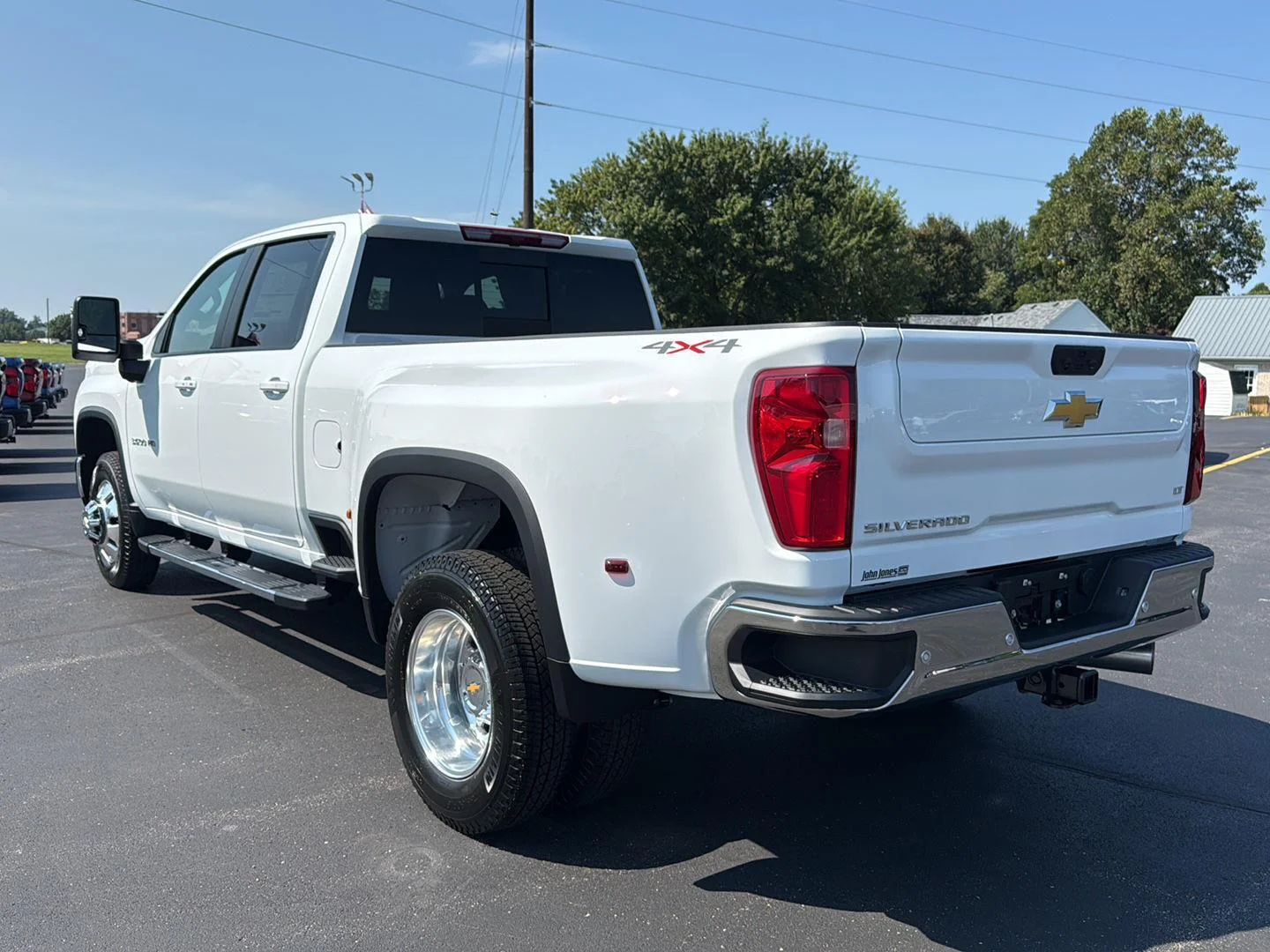 New 2026 Summit White Chevrolet LT DRW image 21