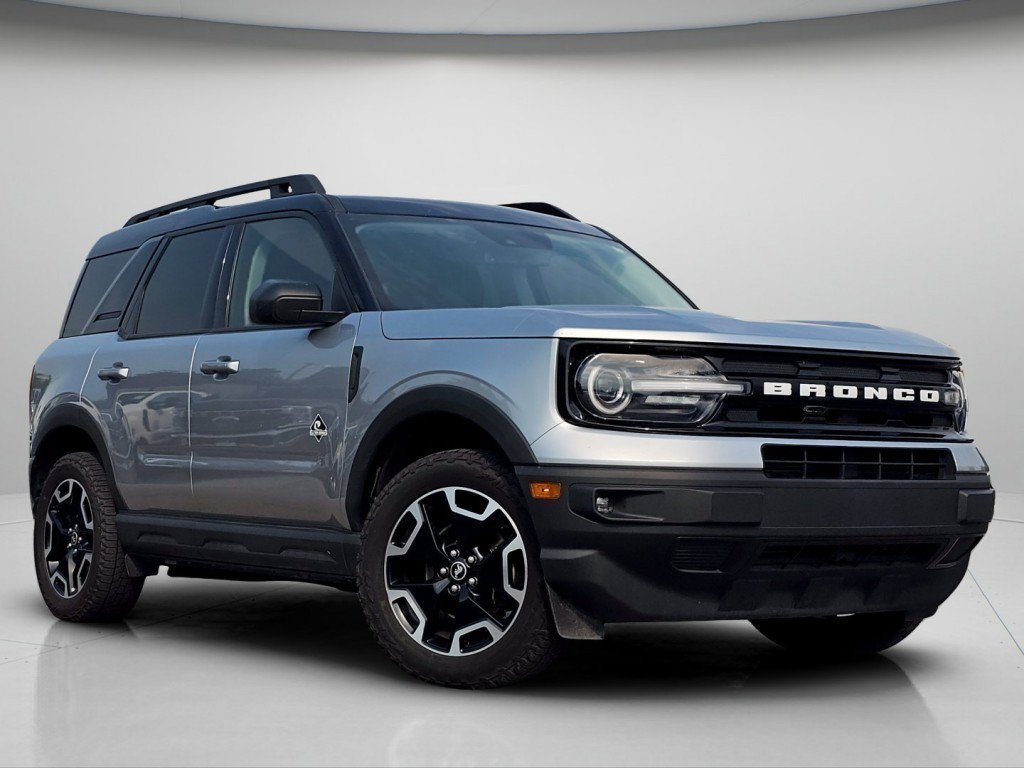 Used 2022 Silver Metallic Ford Outer Banks image 2
