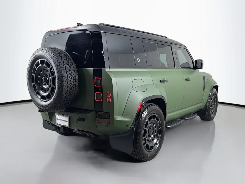 New 2026 Narvik Black Land Rover OCTA Black image 5