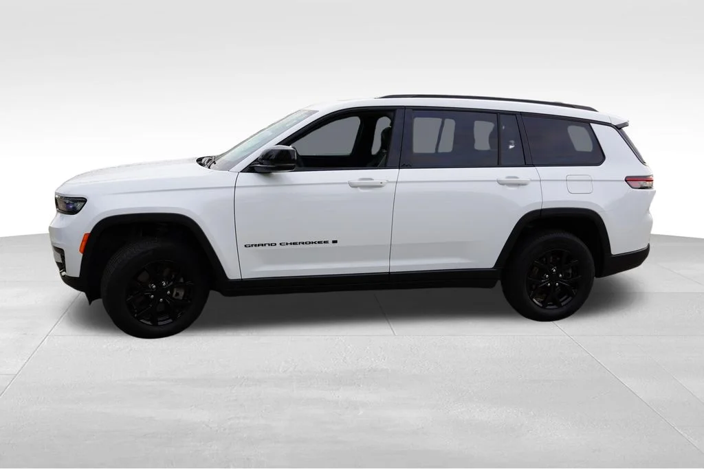Certified Used 2024 Bright White Clearcoat Jeep Altitude X image 10