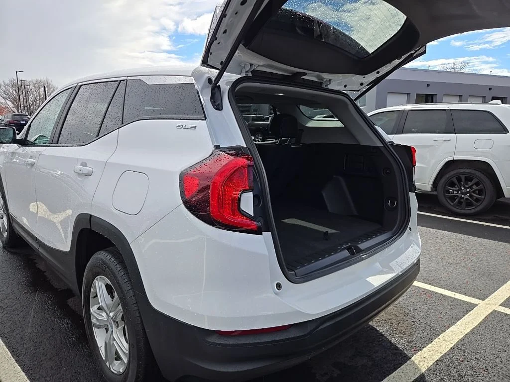 2023 GMC Terrain SLE - Photo 10