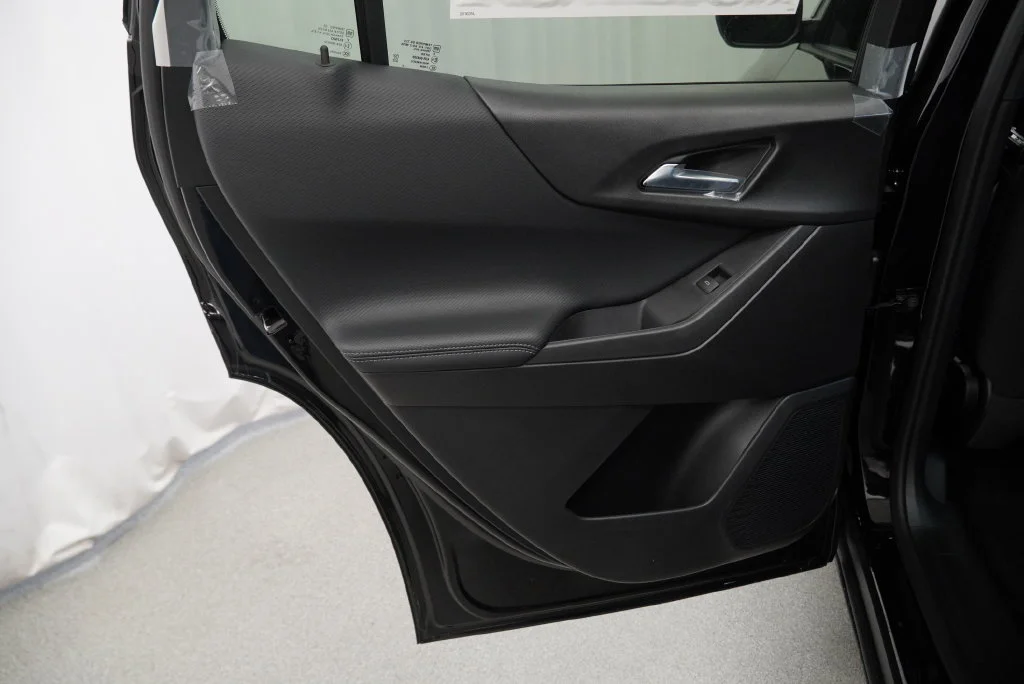 New 2027 Mosaic Black Metallic Chevrolet LT image 23
