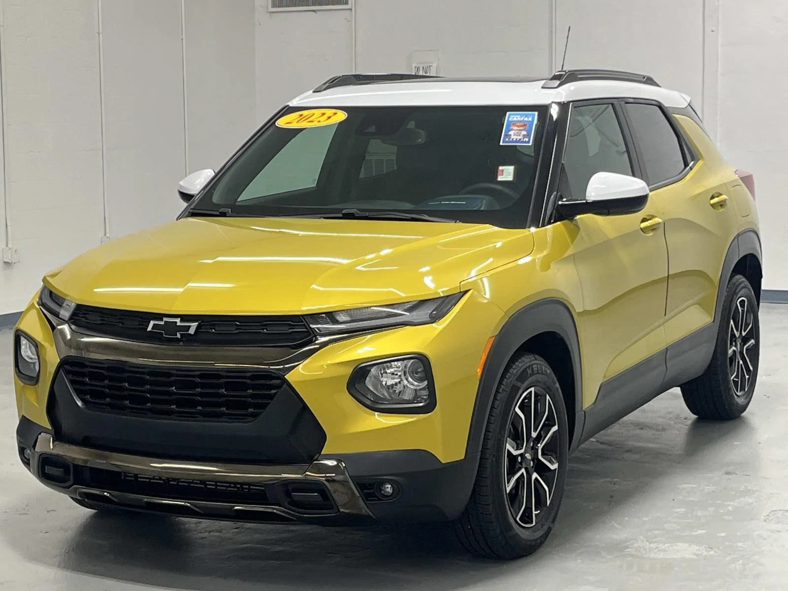 Used 2023 NITRO YELLOW METALLIC Chevrolet ACTIV image 4