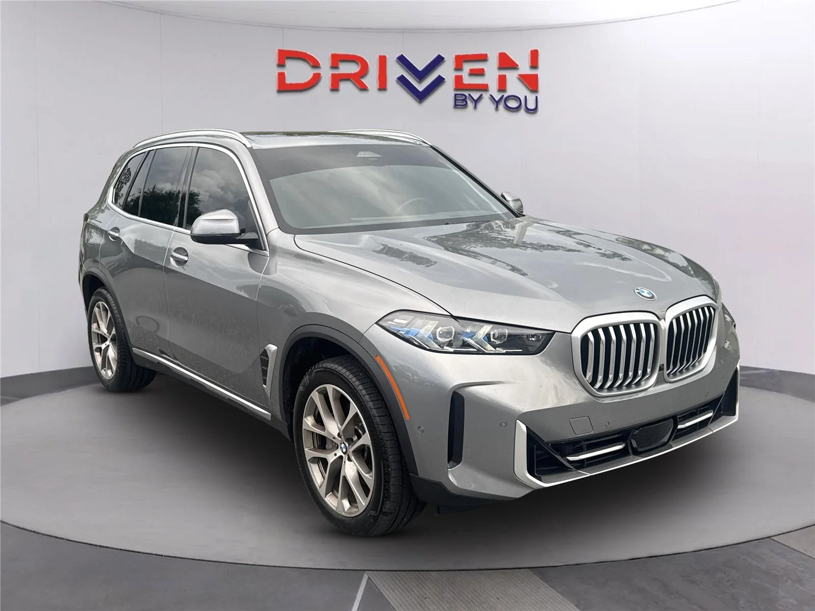 Used 2026 Skyscraper Grey Metallic BMW sDrive40i image 1
