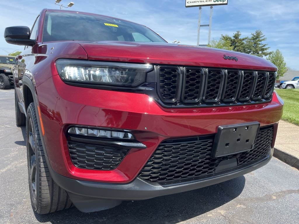 Used 2023 Velvet Jeep Limited image 49