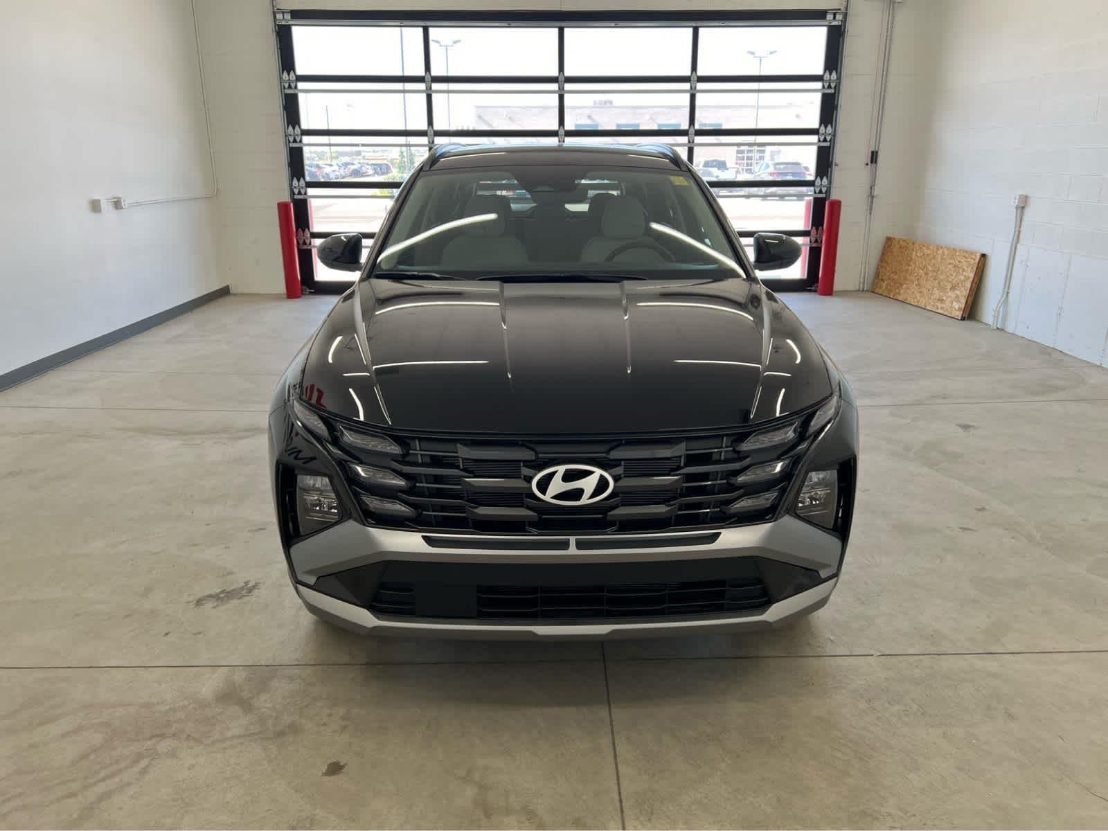 Used 2025 Phantom Black Hyundai SEL image 6