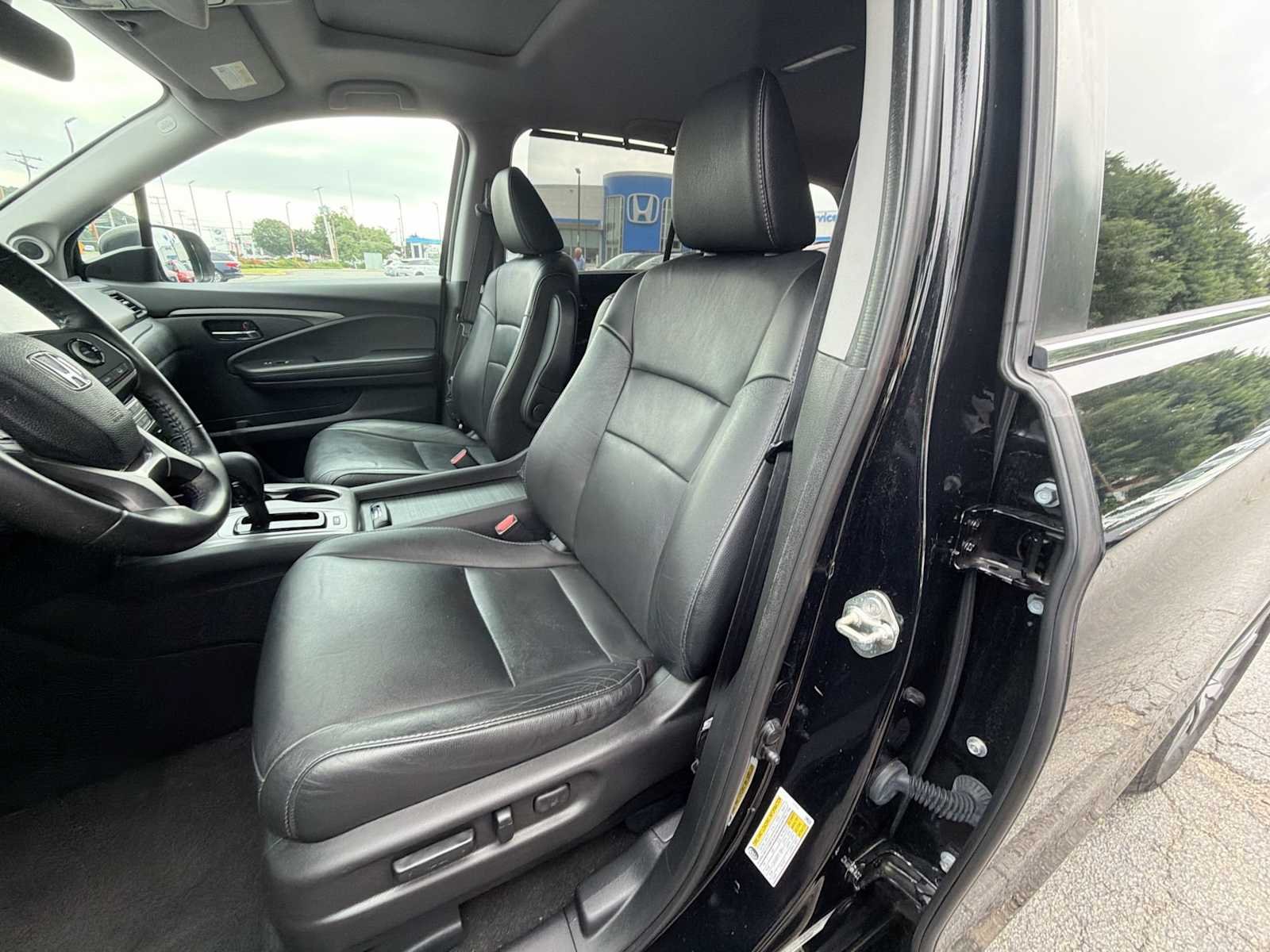Used 2019 Crystal Black Pearl Honda EX-L image 21