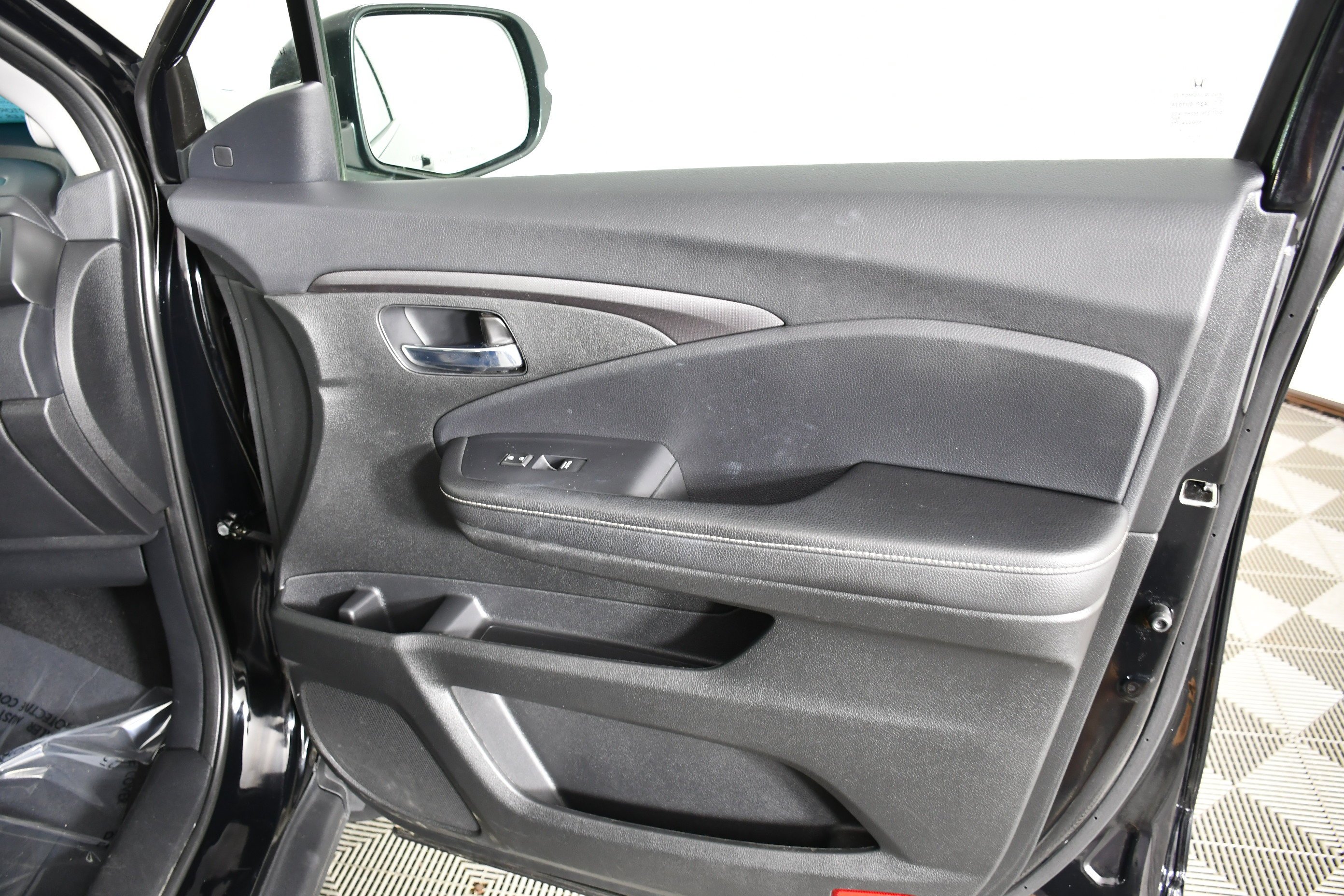 Certified Used 2024 Crystal Black Pearl Honda RTL image 39