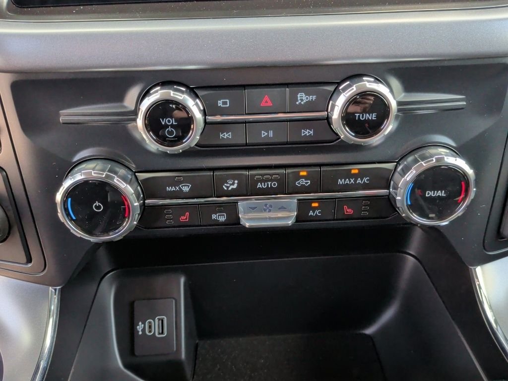 New 2026 Oxford White Ford XLT image 28