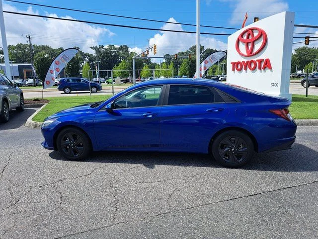 Used 2023 Blue Hyundai SEL image 12