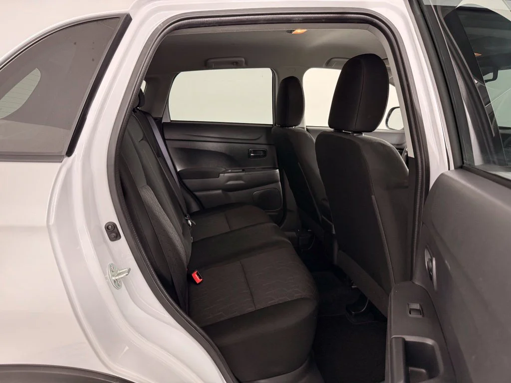 Used 2024  Mitsubishi 2.0 ES image 18