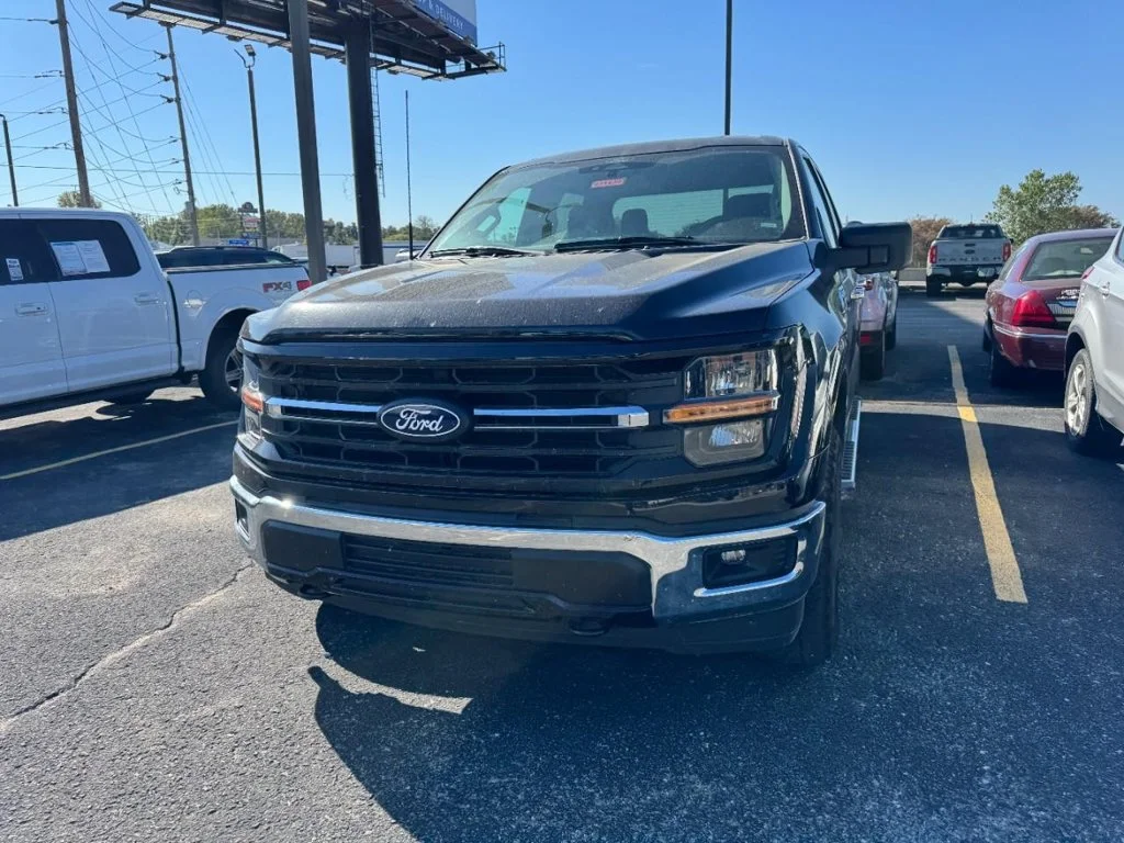 Used 2025 Agate Black Metallic Ford XLT image 6