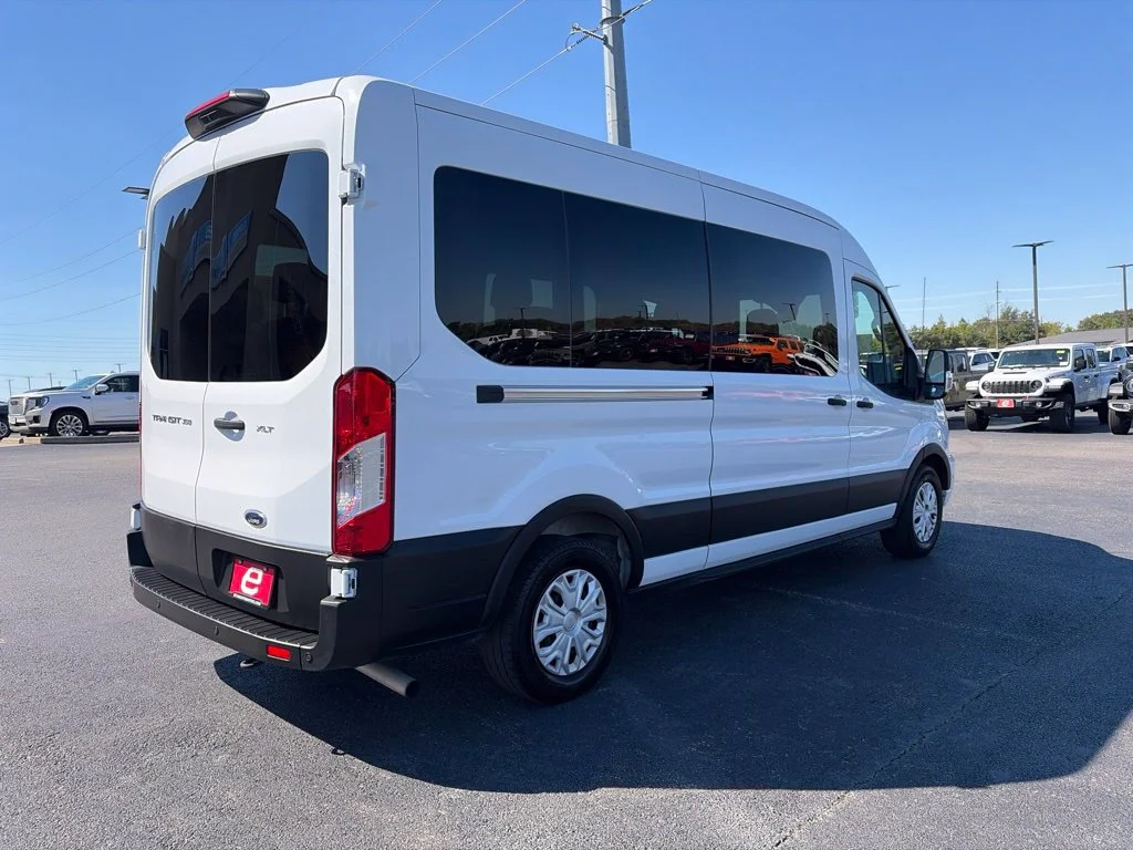 Used 2025 Oxford White Ford XLT image 8