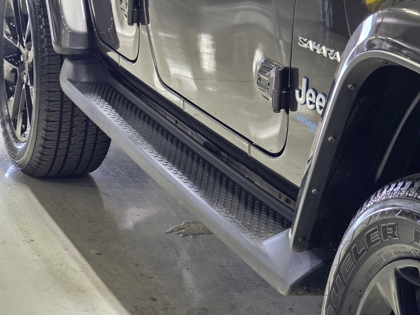 Used 2022 Granite Crystal Metallic Clearcoat Jeep Unlimited Sahara 4xe image 11