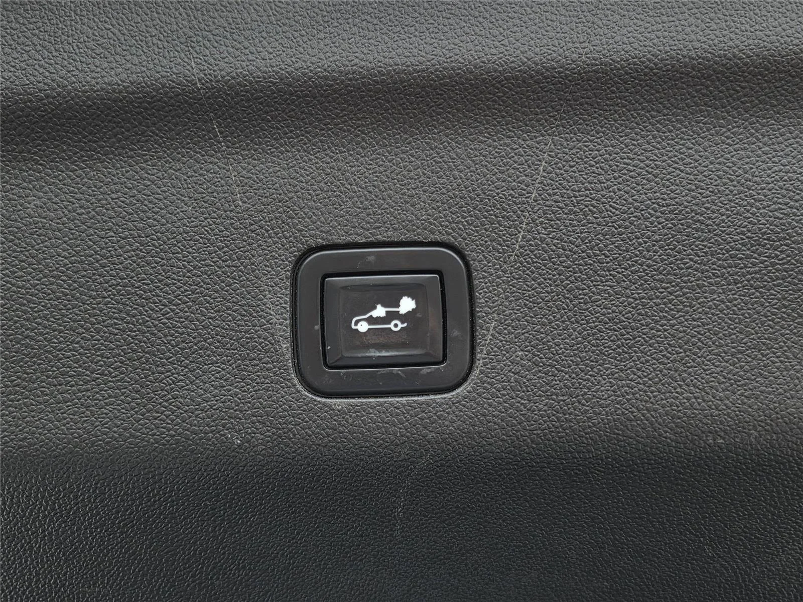 Used 2023 Summit White GMC AT4 image 28