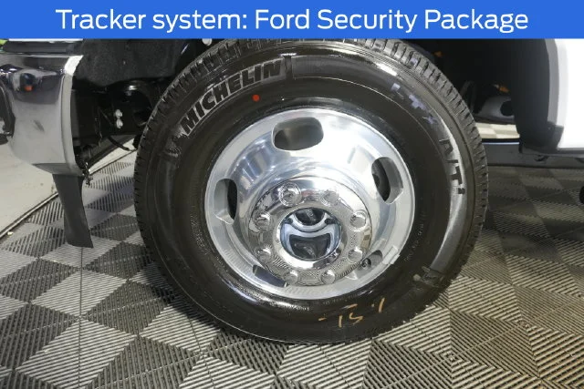 New 2027 Oxford White Ford F-350® XLT image 9