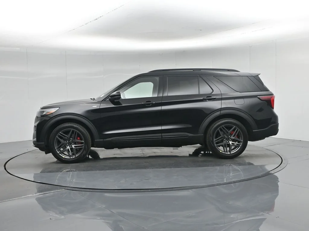 New 2026 Agate Black Metallic Ford ST-Line image 29