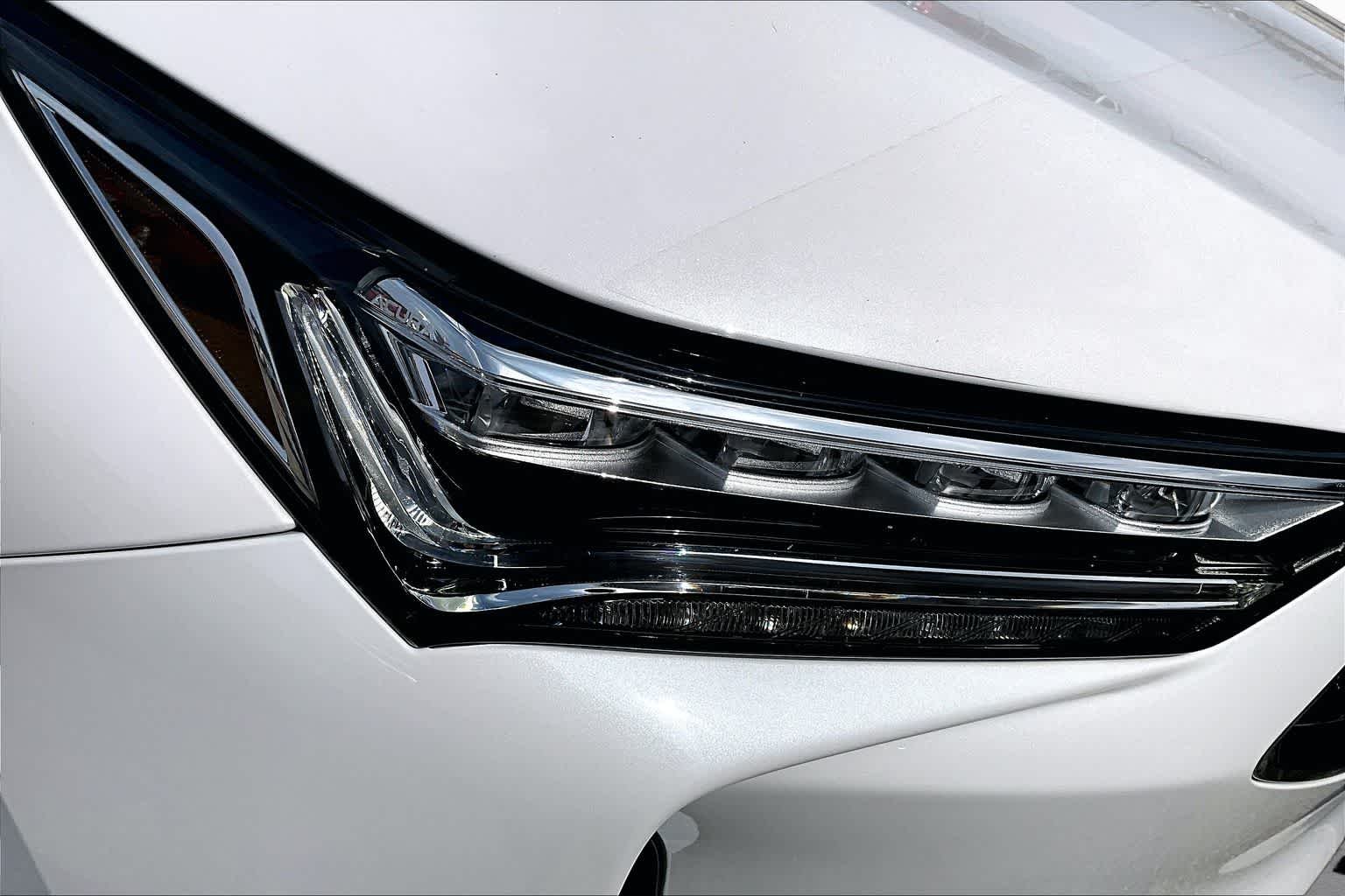 Used 2024 Platinum White Pearl Acura  image 27