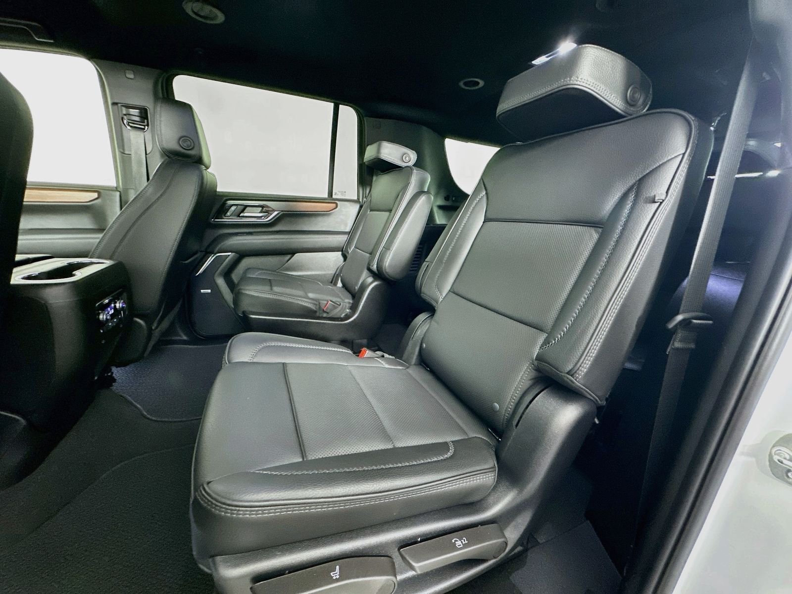 Used 2025 Summit White GMC Denali image 26