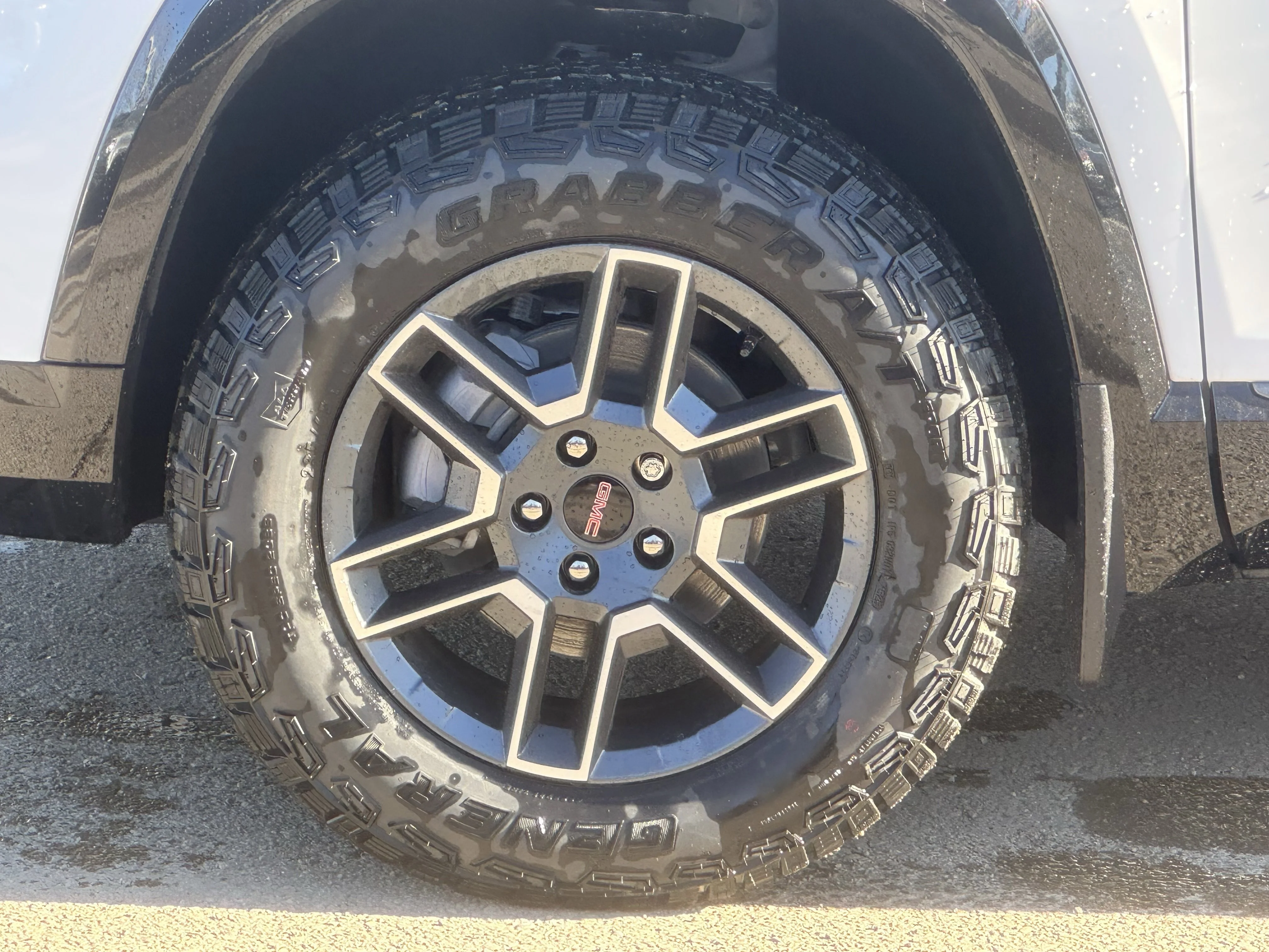 New 2026 Summit White GMC AWD AT4 image 5