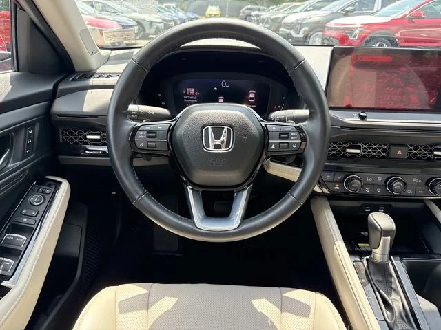 Used 2024 Red Honda Touring image 17
