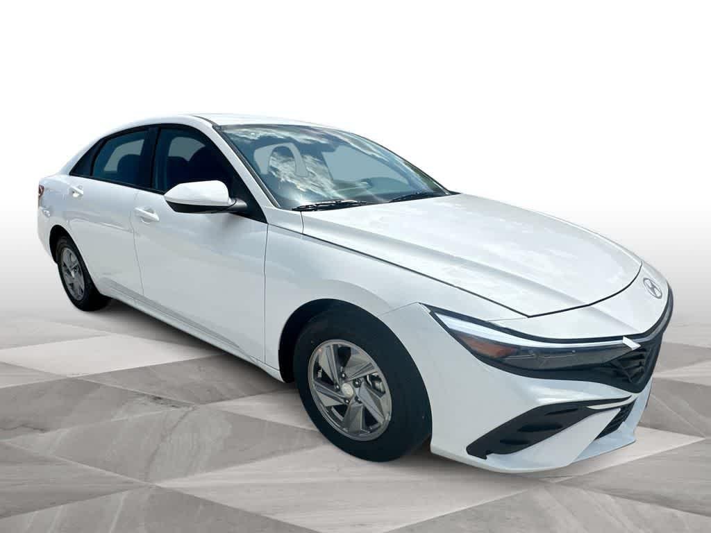 New 2026 Serenity White Hyundai SE image 2