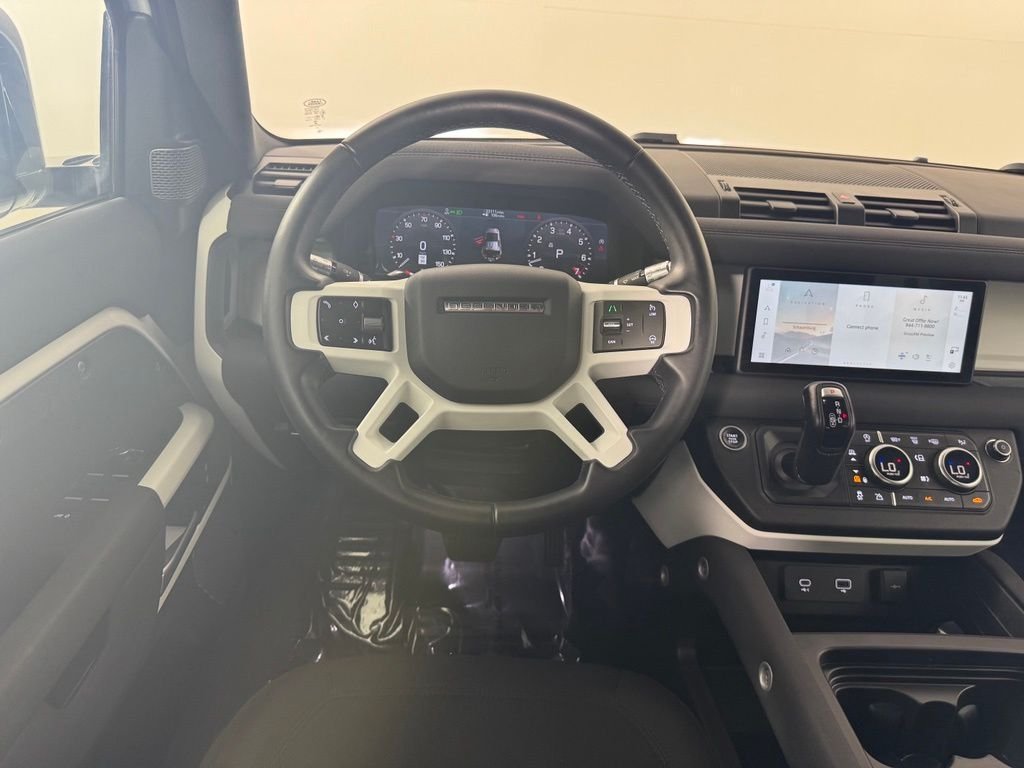 Used 2022 White Land Rover Standard image 23
