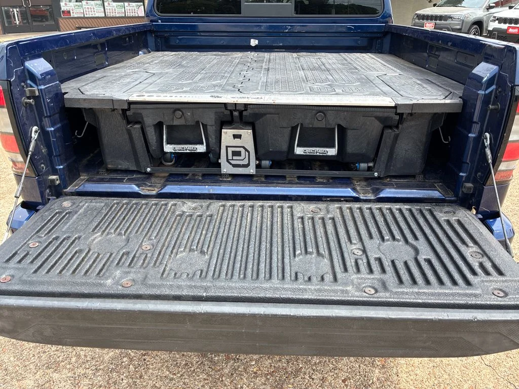 Used 2022 Blue Nissan SV image 26