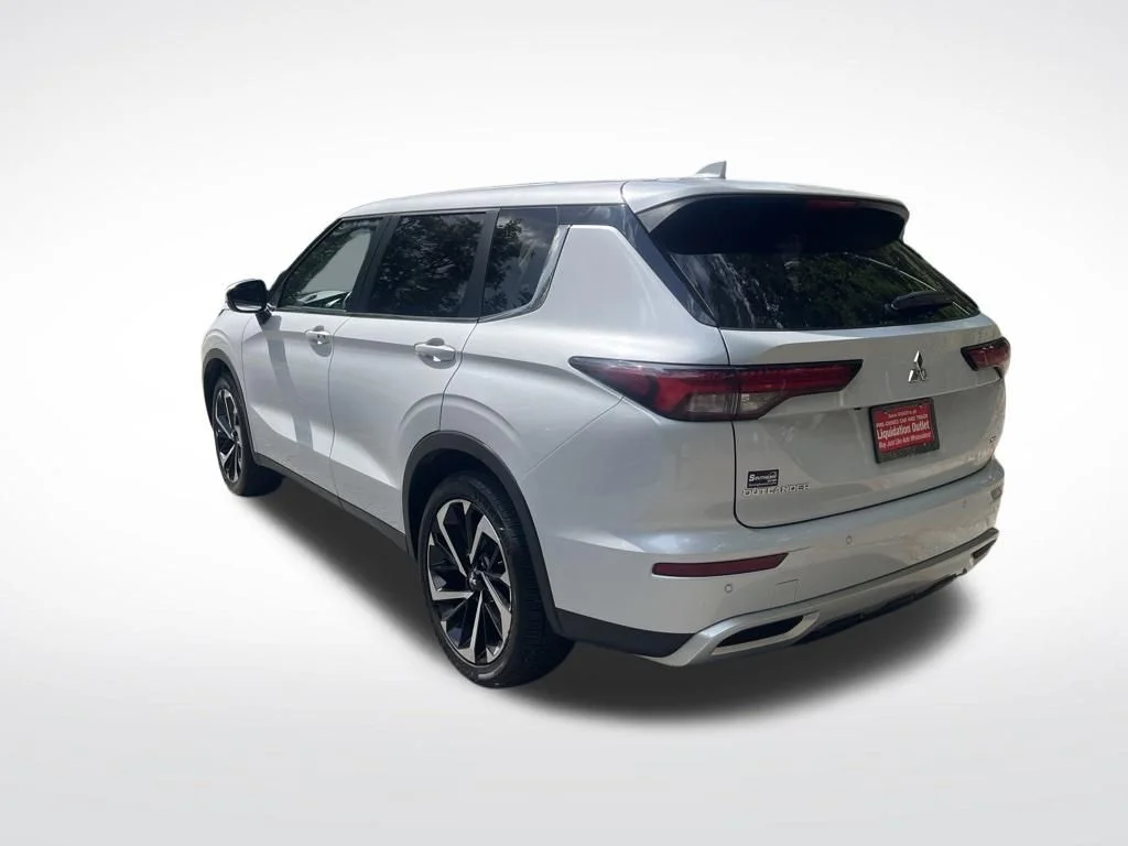 Used 2024 White Mitsubishi SE image 3