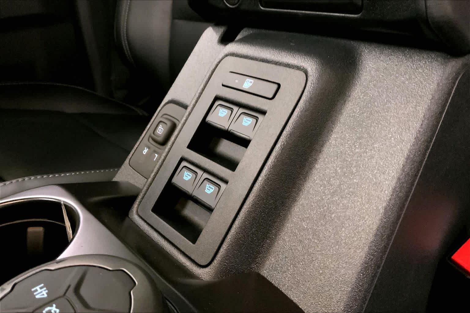 New 2026 Shadow Black Ford Outer Banks® image 18