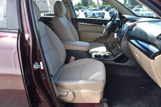 Used 2013 Red Kia LX image 18