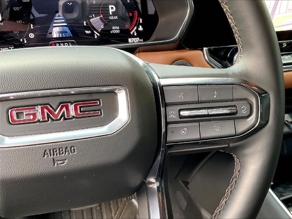 Used 2025 White GMC AT4 image 24