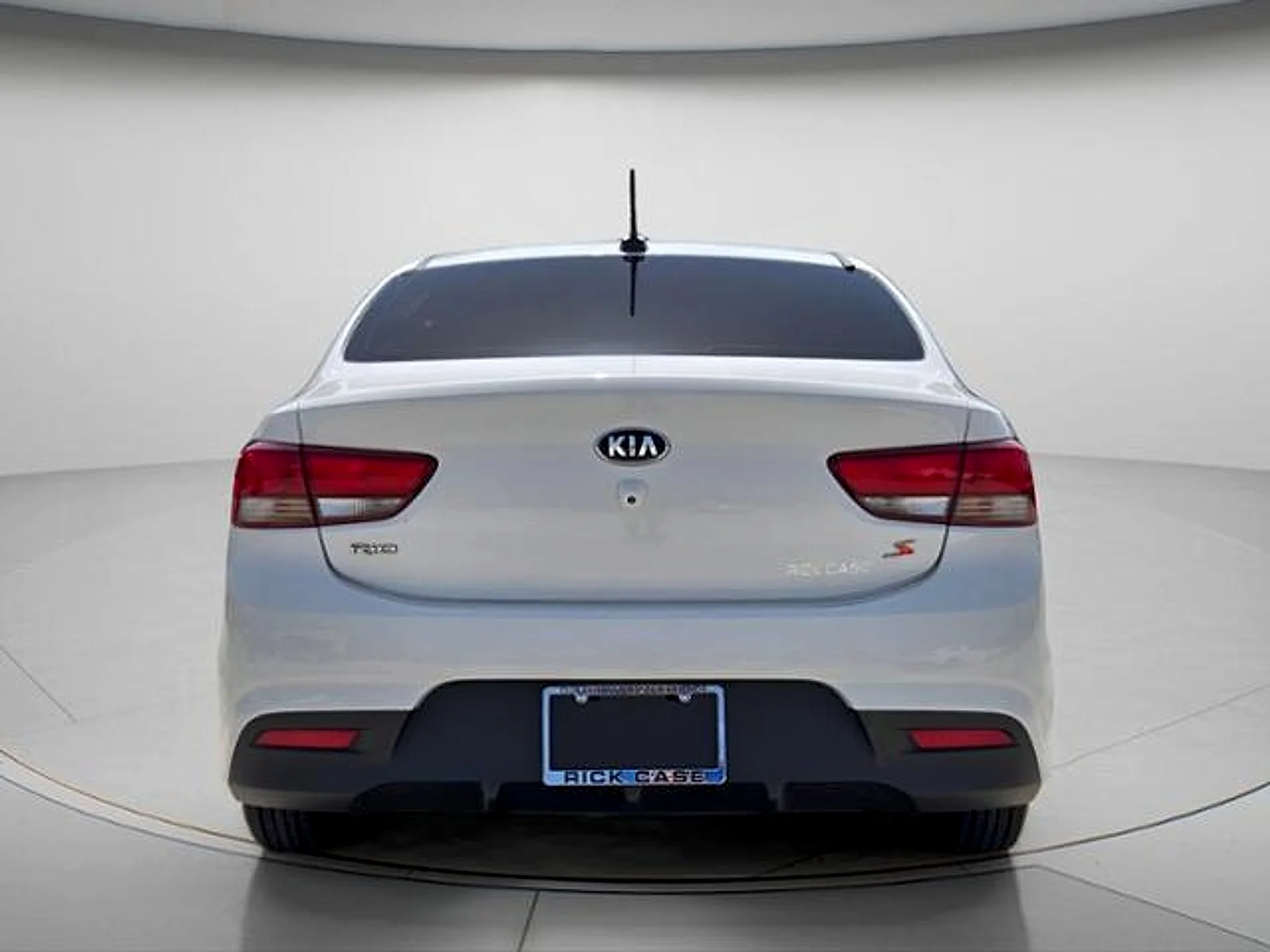 Used 2019 Clear White Kia S image 5