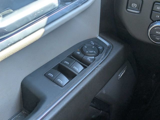 Used 2025 White GMC SLT image 23