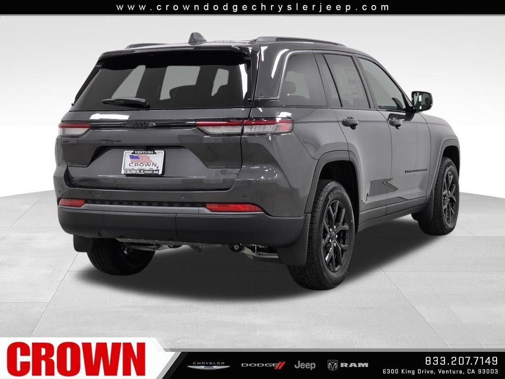 New 2026 Baltic Gray Metallic Clearcoat Jeep Laredo image 5