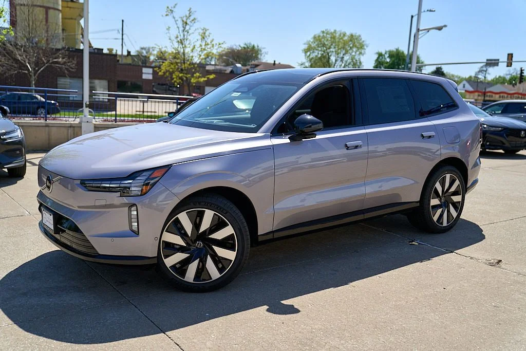 New 2026 Aurora Silver Volvo Ultra image 3