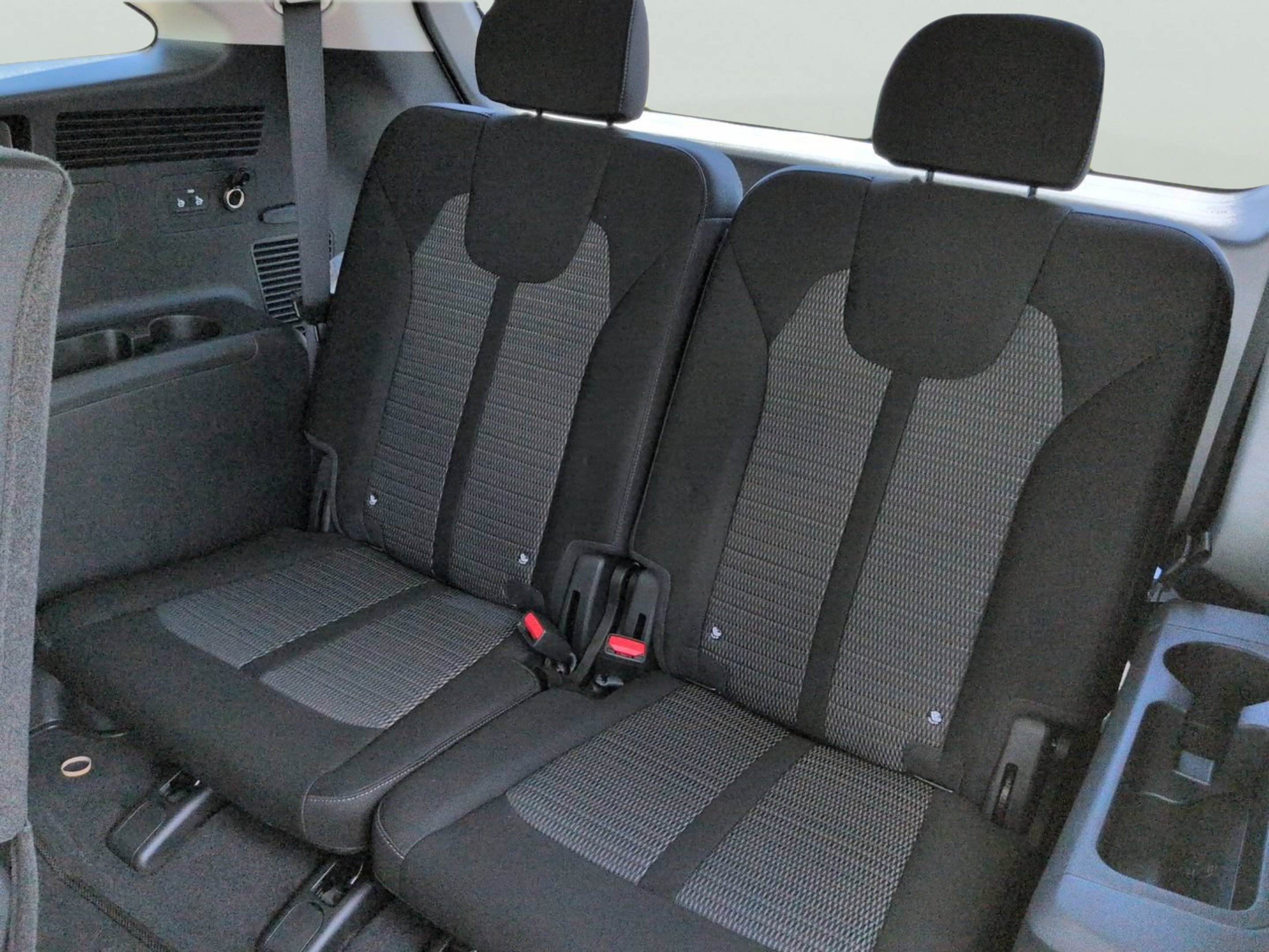 New 2026 Ivory Silver Kia LX image 38