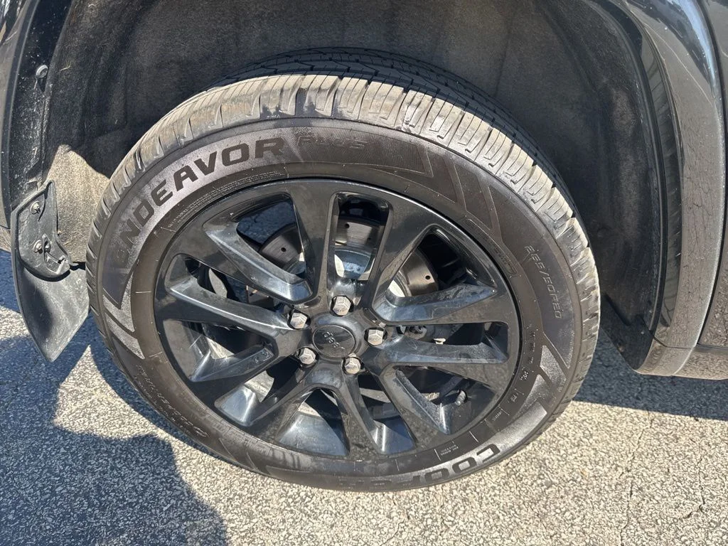 Certified Used 2019 Diamond Black Jeep Altitude image 55