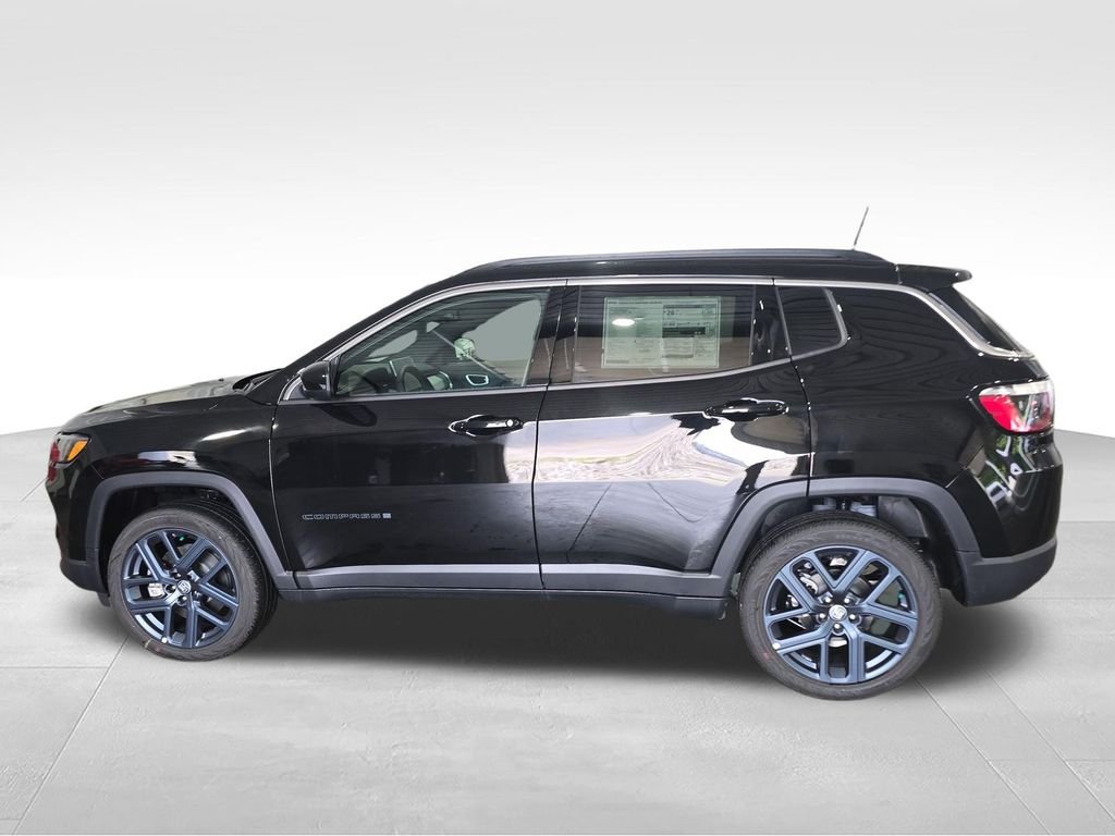 New 2026 Diamond Black Crystal Pearlcoat Jeep  image 2