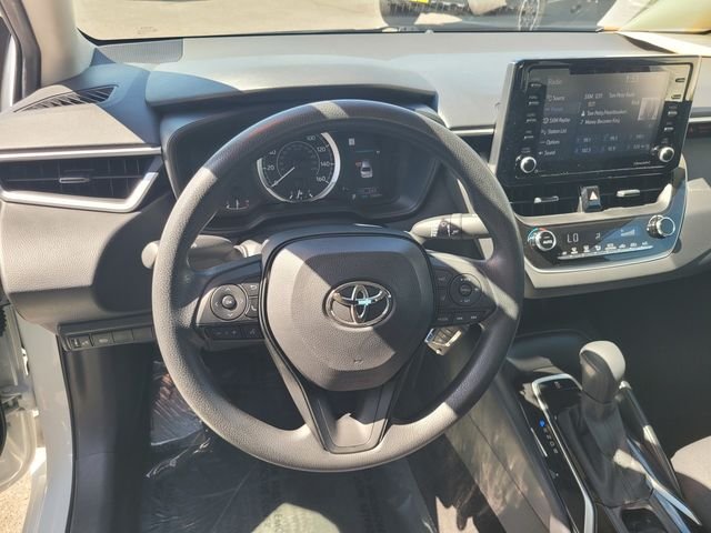 Used 2022 White Toyota LE image 30