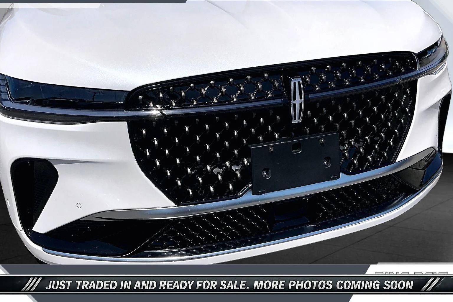 Used 2024 White Platinum Metallic Tri-Coat Lincoln Black Label image 22