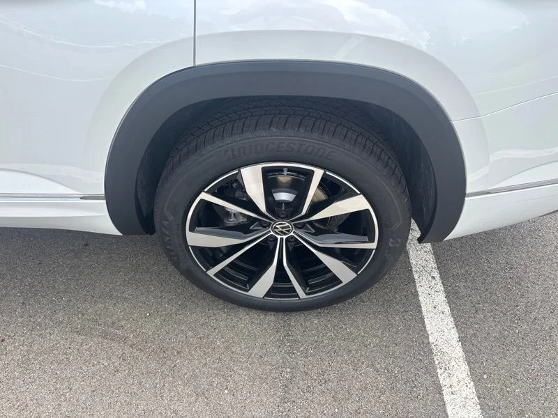 New 2026 White/off-white Volkswagen 2.0T SEL Premium R-Line image 47