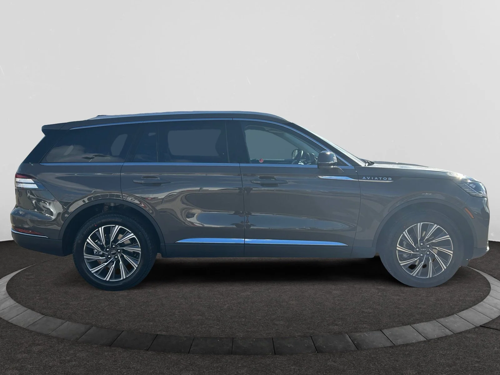 New 2026 Harbour Grey Clearcoat Lincoln Premiere image 6