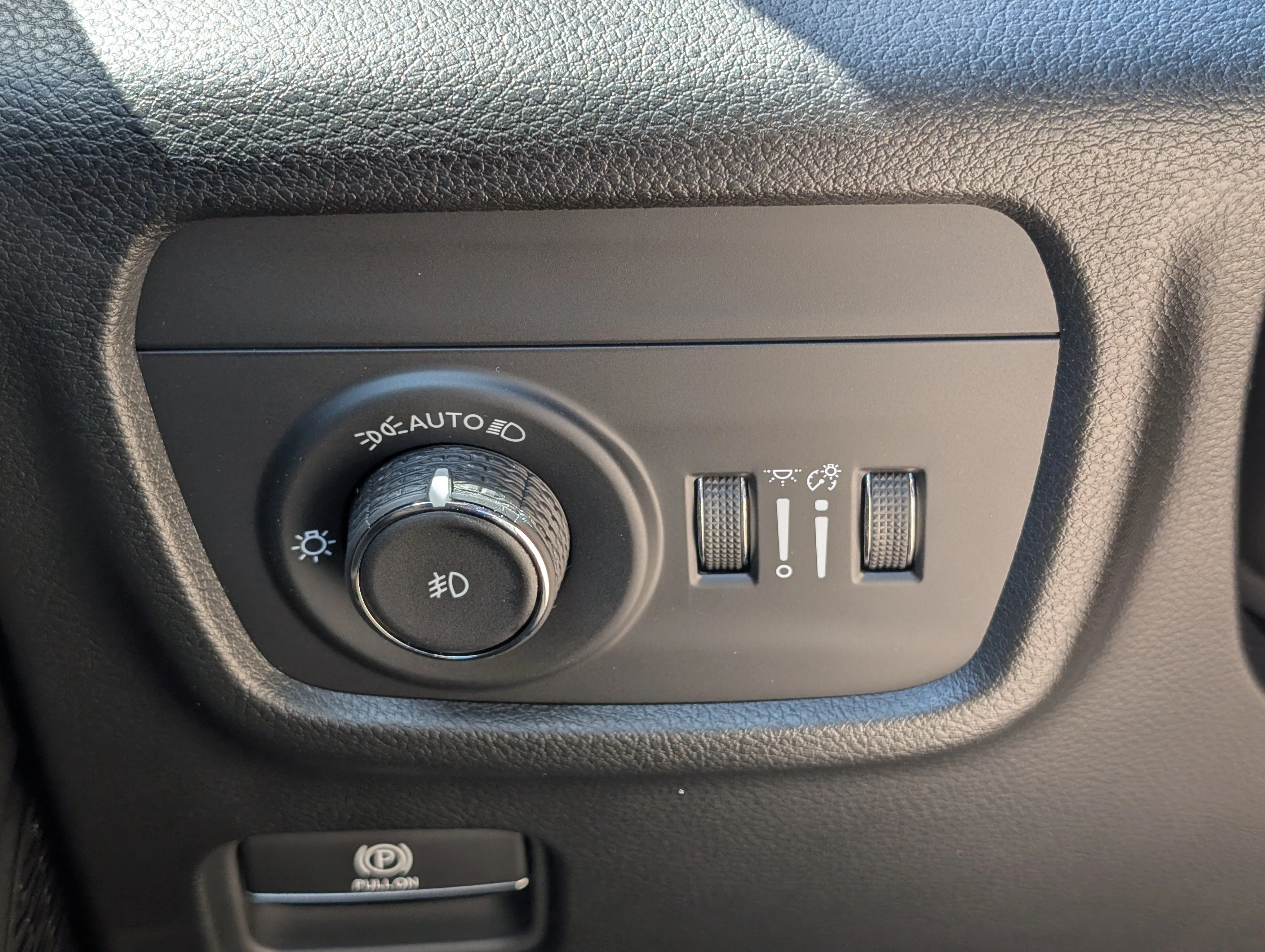 New 2025 Bright White Jeep Limited image 31