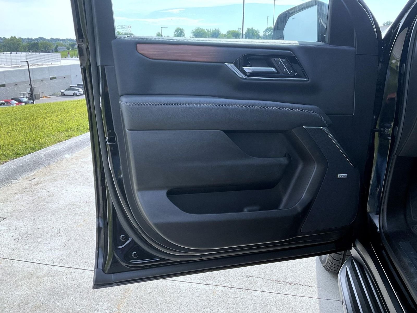 Used 2025 Black GMC Denali image 10